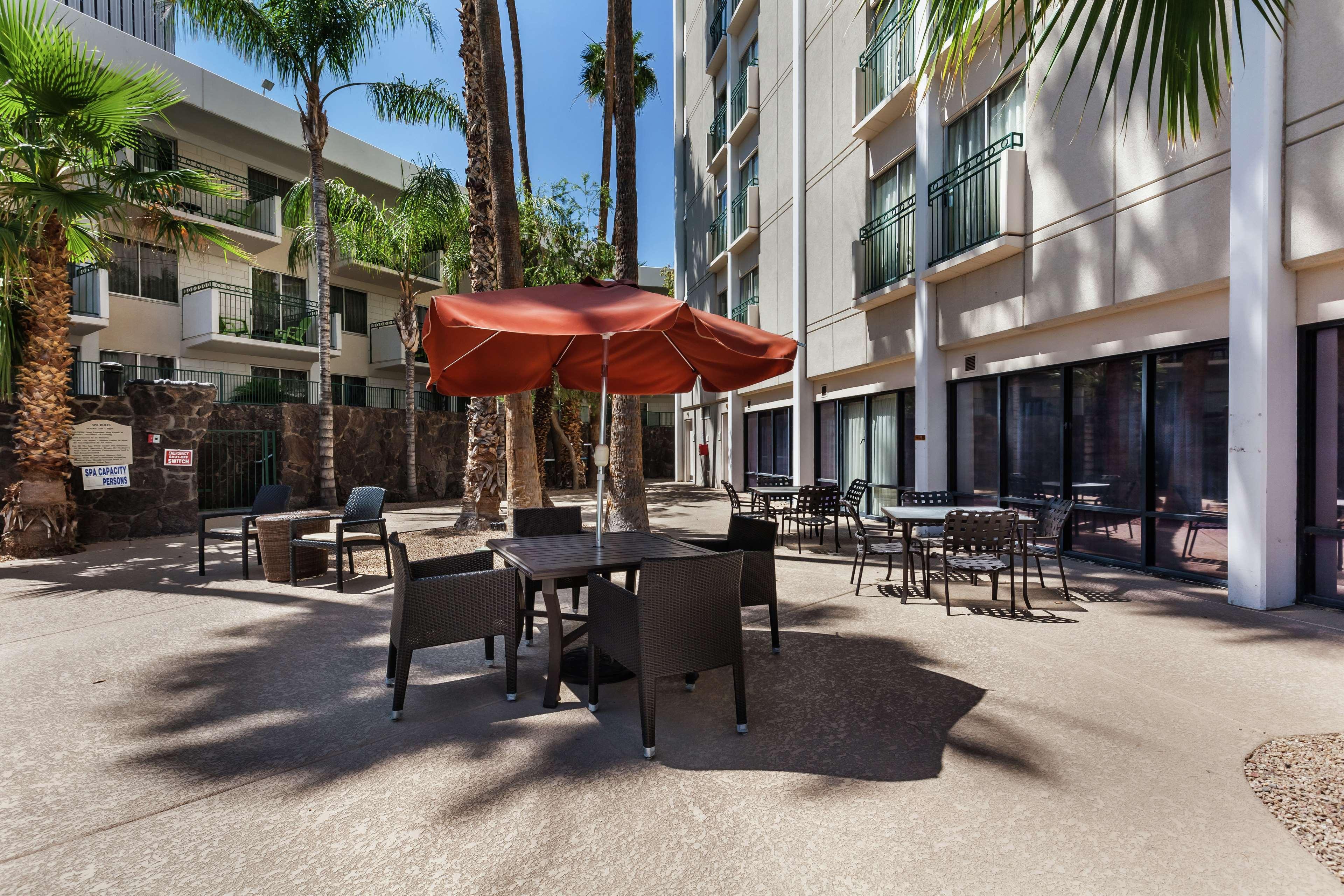 Hilton Garden Inn Phoenix Midtown Экстерьер фото