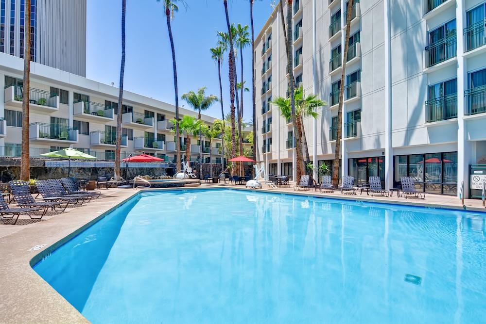 Hilton Garden Inn Phoenix Midtown Экстерьер фото